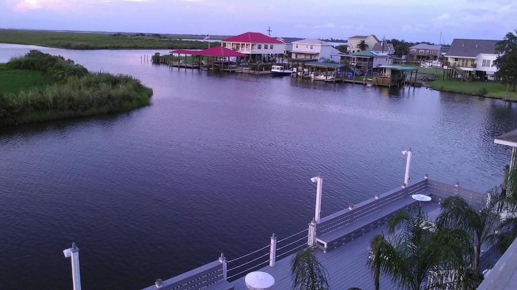 Villa Waterfront With Deck 23 Mi To French Quarter! New Orleans