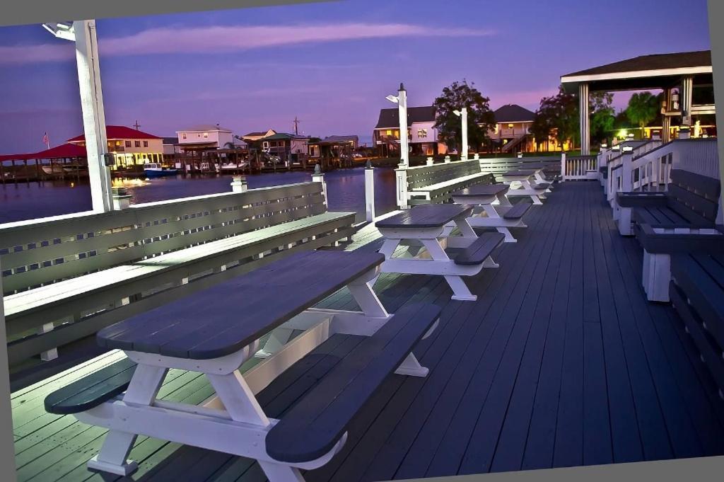 Villa Waterfront With Deck 23 Mi To French Quarter!