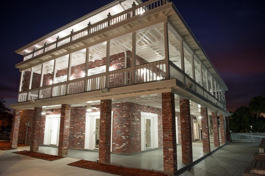 Villa Waterfront With Deck 23 Mi To French Quarter! *